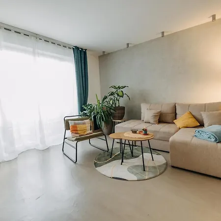 Studio49apartments Quiet In Free Private Parking Fast Wifi * Ni